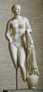 Aphrodite Braschi, copie libre d’après Praxitèle, Ier avant J.-C.), glyptothèque de Munich